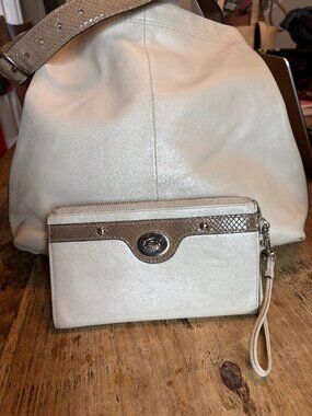 COACH Penelope Cream Tan Leather Hobo Purse w/ wallet